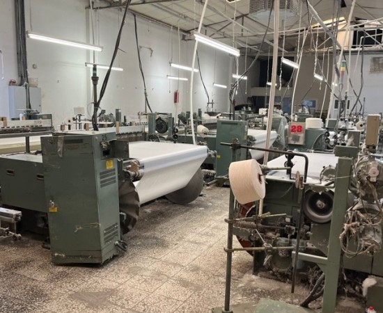 Țesătură de poliester tricotată și țesută